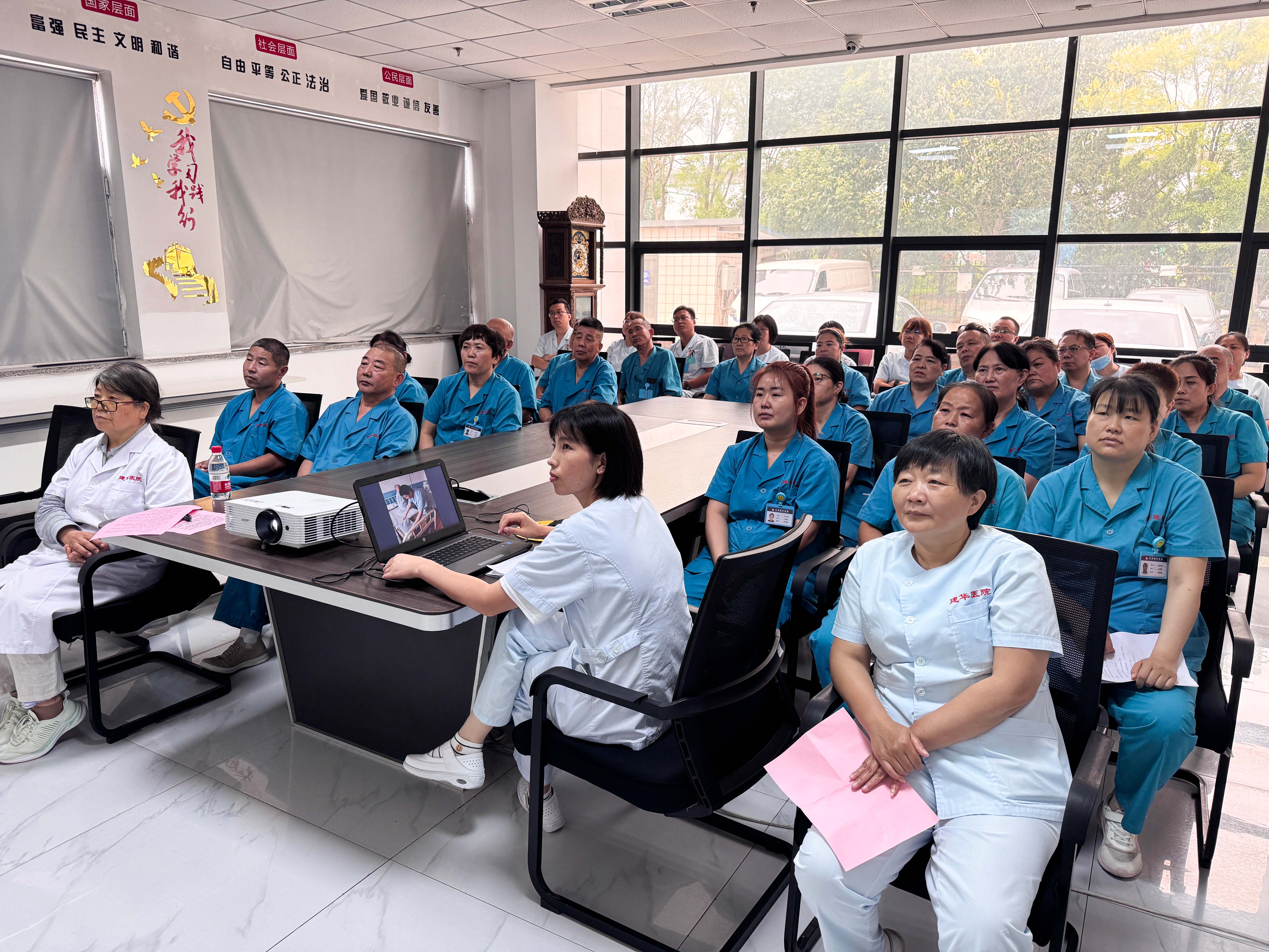 【医院动态】“用温柔守候，以责任担当”——天津建华医院第八届护工节庆祝暨表彰大会圆满举行